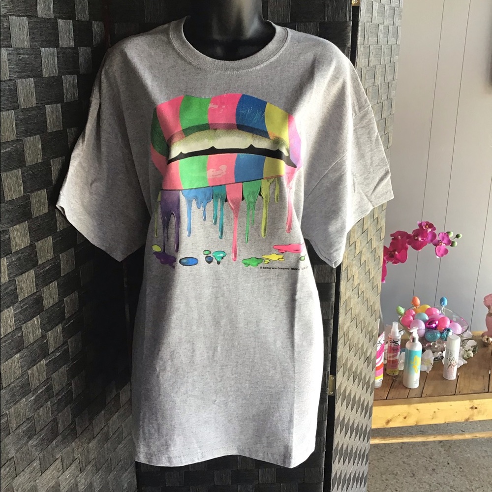Rainbow Lips Graphic Tee in Grey - Picture 7 of 8